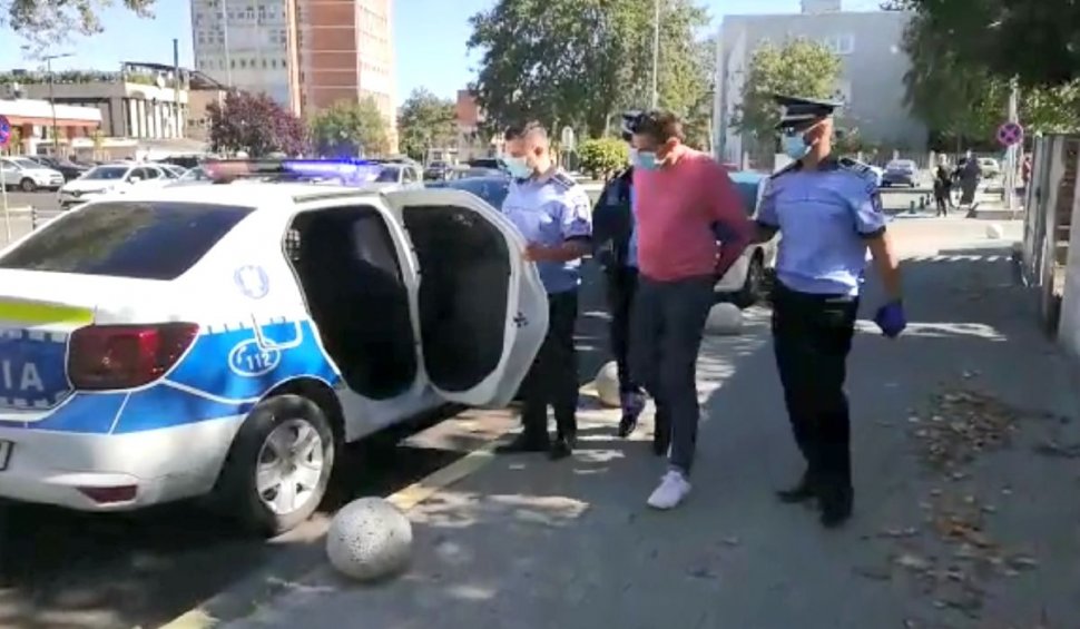 Bărbat din Măgurele, încătușat de Poliție după ce a dat bani oamenilor să voteze PMP