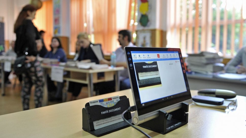 Un alegător din Craiova a plecat acasă cu buletinul greşit, după ce a votat
