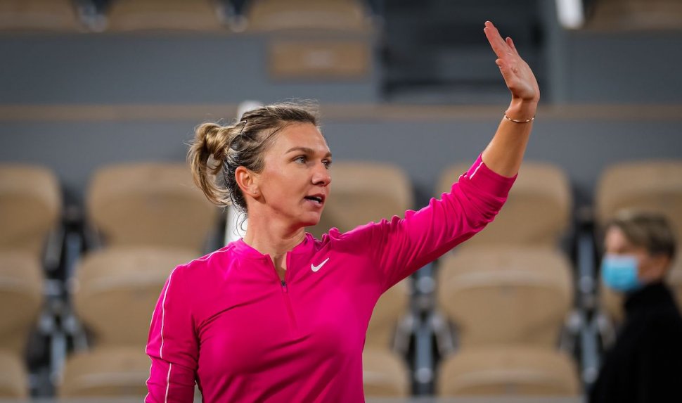 Simona Halep, eliminată de revelaţia turneului, Iga Swiate de la Roland Garros