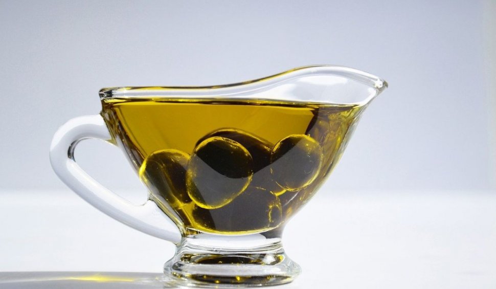 Ce beneficii aduce uleiul de măsline organismului. Este un aliment care trebuie introdus în dieta zilnică