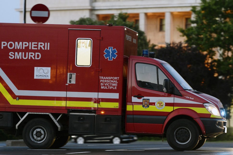 Microbuz cu 11 copii, implicat într-un accident în Ploiești - Șoferul, de urgență la spital