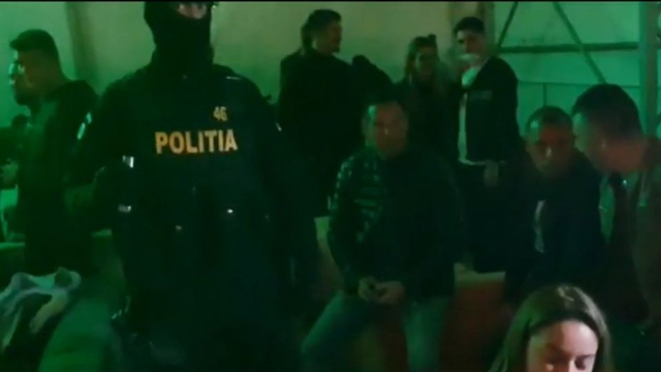Imagini scandaloase într-un club din judeţul Olt! 170 de oameni petreceau fără măşti