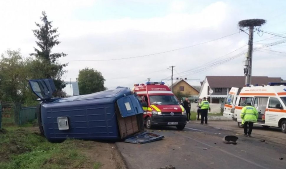 Accident cumplit cu șapte victime în Suceava. Patru copii, printre răniți