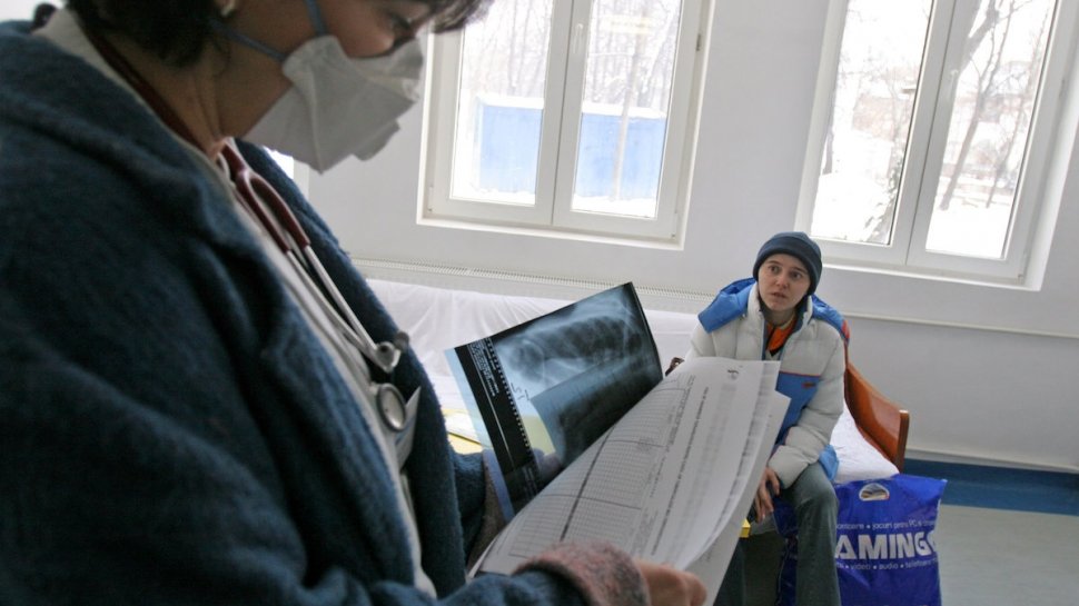 Persoanele diagnosticate cu tuberculoză tratate în ambulatoriu primesc bani. Ministerul Sănătății a luat decizia