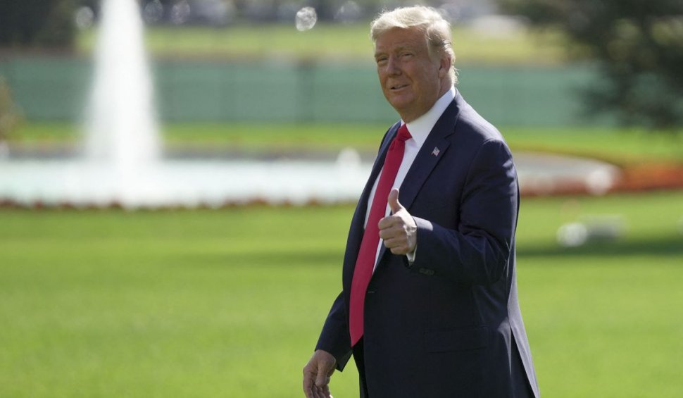 Preşedintele american, cu masca pe figură, s-a dus în Florida să voteze anticipat pentru un anume Trump 