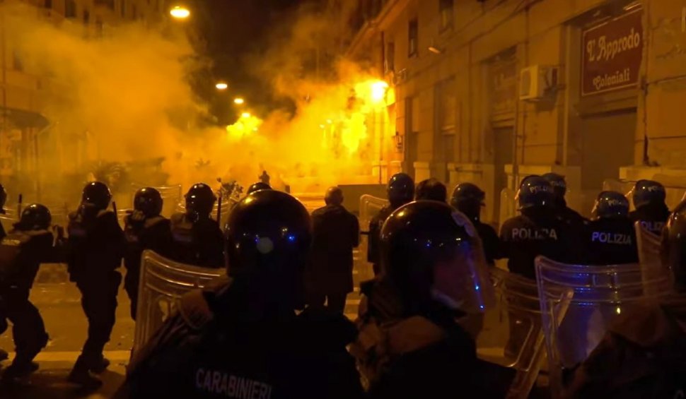 Proteste violente la Napoli împotriva carantinei și a restricțiilor din cauza COVID-19