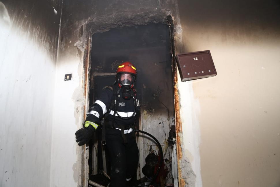 Explozie într-un bloc din Bucureşti. Un mort şi mai mulţi răniţi. Zeci de locatari evacuaţi 681634