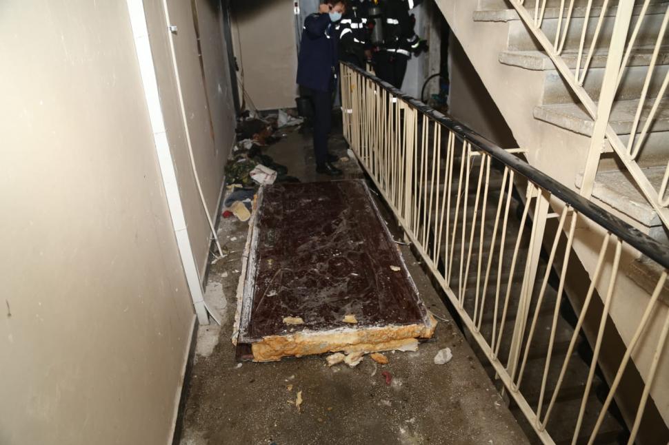 Explozie într-un bloc din Bucureşti. Un mort şi mai mulţi răniţi. Zeci de locatari evacuaţi 681635