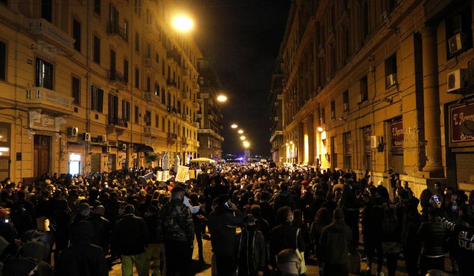 Protestele împotriva restricţiilor pandemice zguduie Italia. Ciocniri violente între poliţie şi protestatari la Napoli, Torino şi Milano