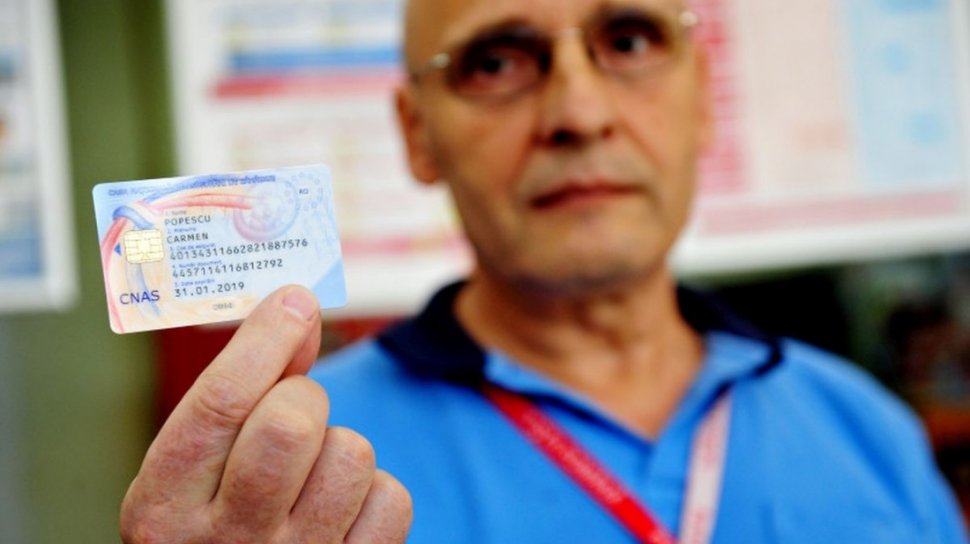 Medic de familie din Argeş, despre reintroducerea cardului de sănătate: "Este o hotărâre proastă. Cardurile sunt murdare"