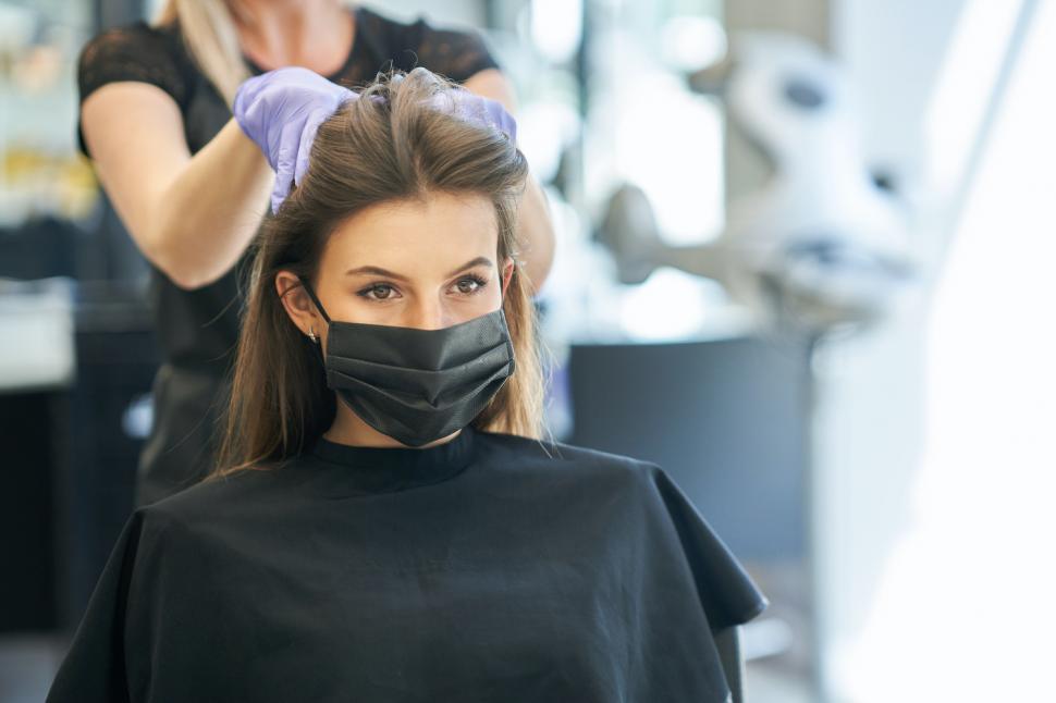 10 întrebări pe care ar trebui să ni le punem atunci când alegem un salon de înfrumusețare 682146