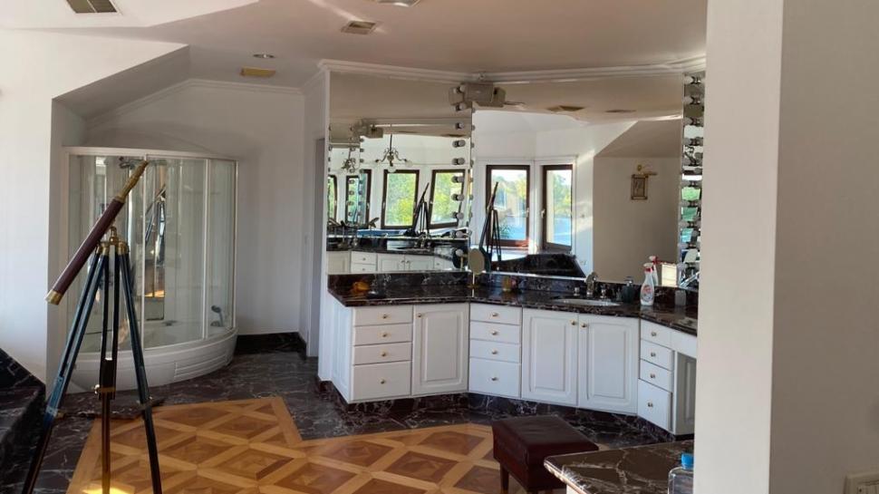 Imagini cu vila de la Izvorani înainte de a lua foc. Cum arăta casa în care a locuit Irinel Columbeanu 682257