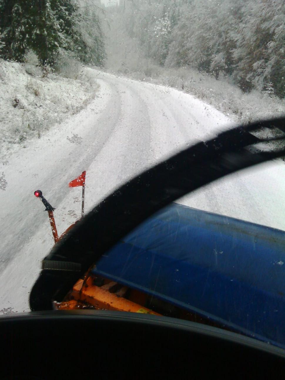 Prima deszăpezire din acest sezon. Ninsoare abundentă şi viscol, în zona montană 682230