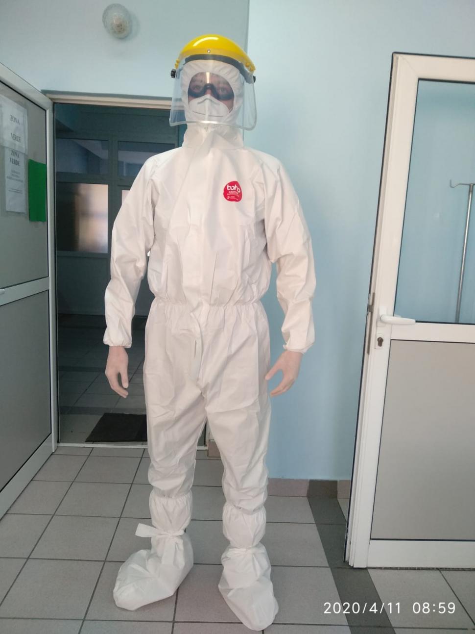 Apel disperat al unui doctor copleşit de cazurile COVID: "E iadul pe Pământ ce e acum! Sunt singur. Ajutaţi-mă!" 682327