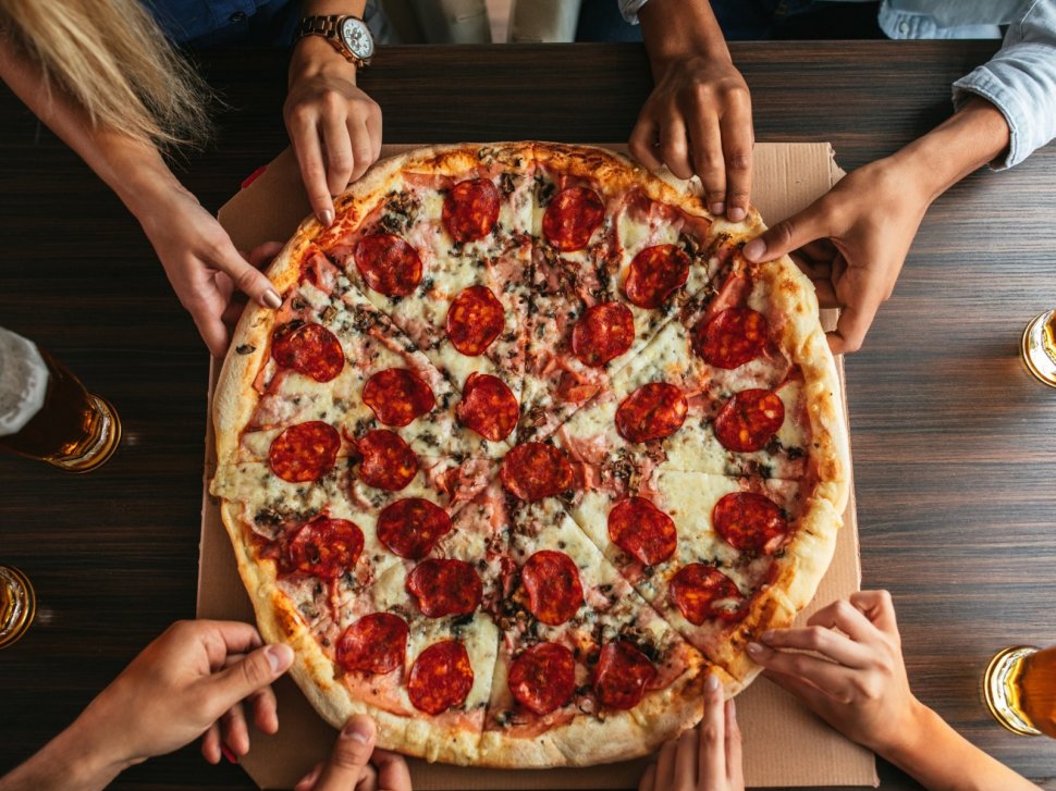 4 motive pentru a comanda pizza online