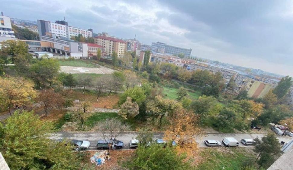 Imaginea zilei în România: Coadă de dricuri pentru cei care au pierdut lupta cu COVID-19 682924