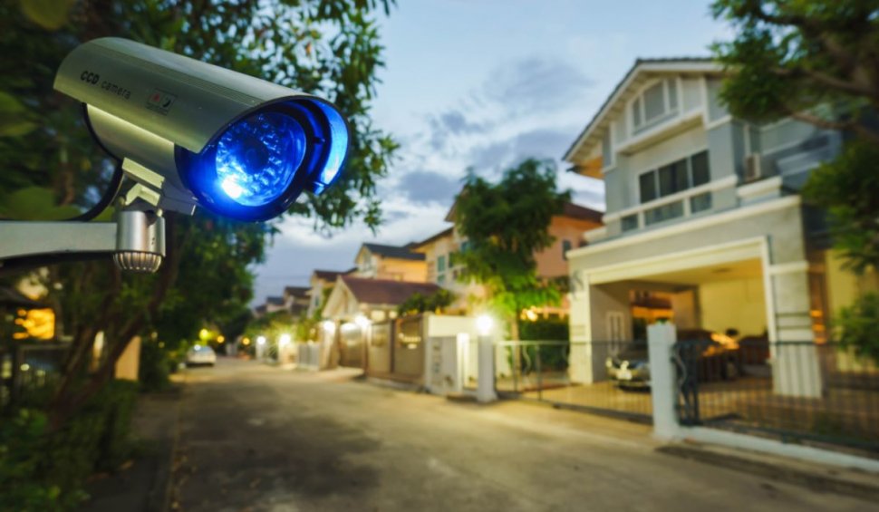 Cum să te ferești de hoți: 3 beneficii ale instalării echipamentelor video de protecție la domiciliu