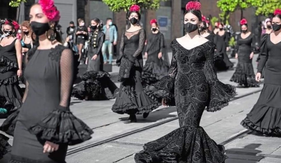 Dansatoare Flamenco îmbrăcate în negru, protest în Sevilla pentru micile afaceri lovite de criza COVID-19