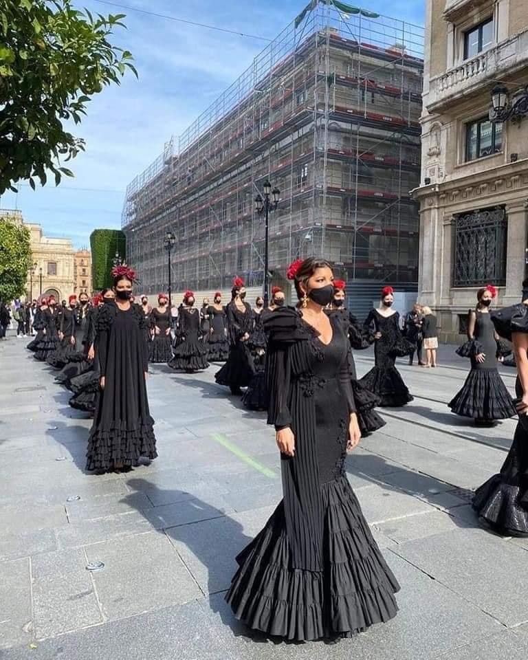 Dansatoare Flamenco îmbrăcate în negru, protest în Sevilla pentru micile afaceri lovite de criza COVID-19 683226