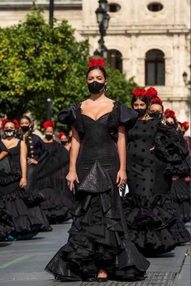 Dansatoare Flamenco îmbrăcate în negru, protest în Sevilla pentru micile afaceri lovite de criza COVID-19 683227