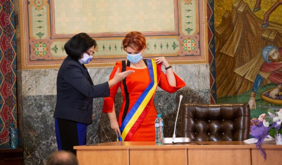 Lia Olguţa Vasilescu a depus jurământul de primar al Craiovei, după o lună şi jumătate de la alegeri