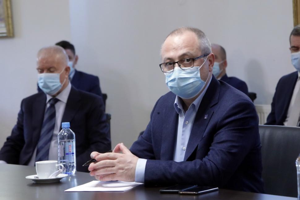 Reprezentanţii cultelor, la masă cu Guvernul. Solicitarea acestora pentru Slujba de Crăciun: Trebuie evitate acele măsuri 683785