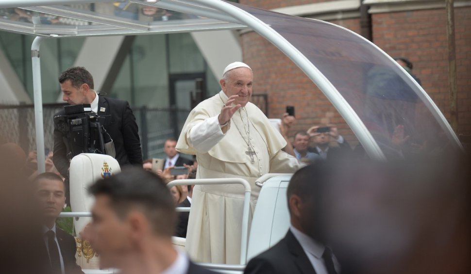 Papa Francisc s-a rugat pentru victimele incendiului de la Piatra Neamț, în slujba de duminică de la Vatican
