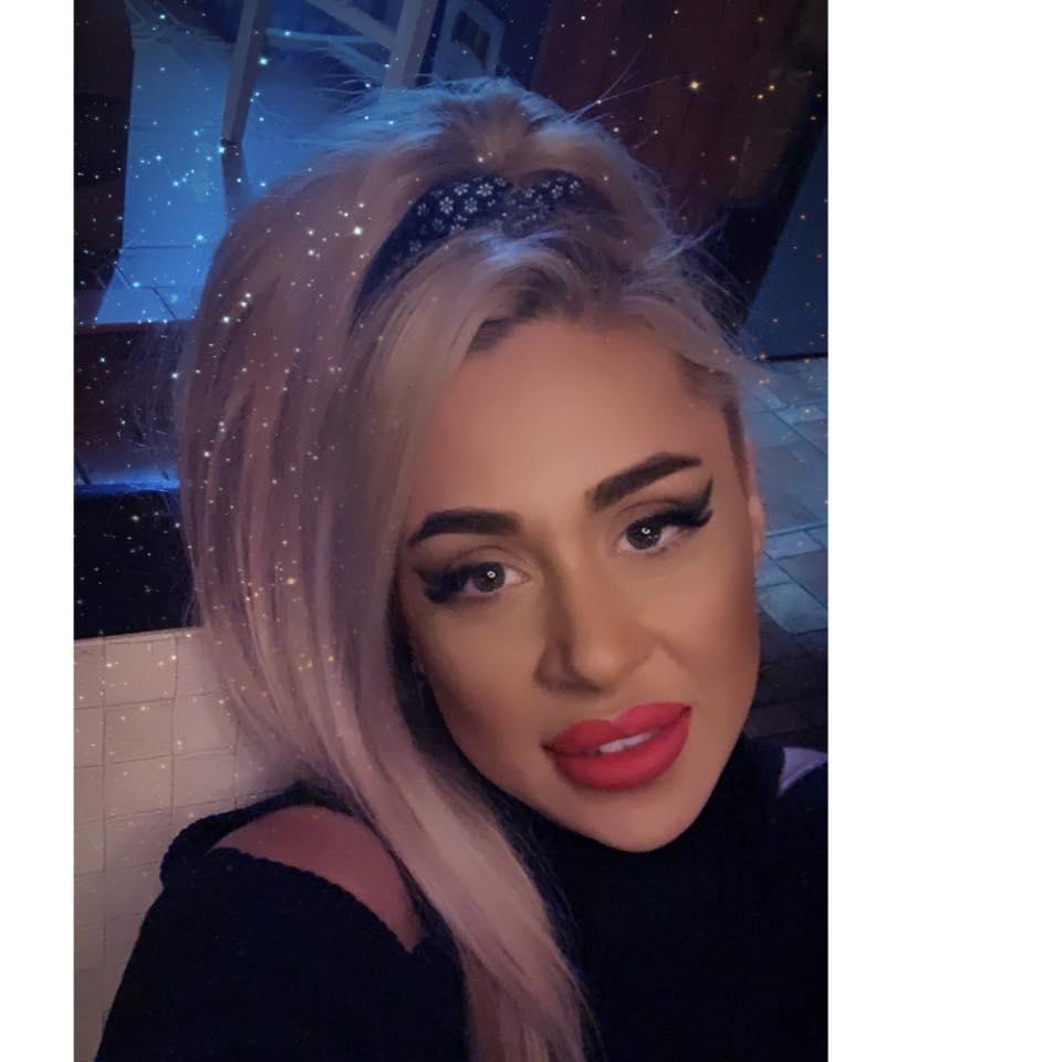 O dansatoare pentru manelişti, angajată la DSP Bucureşti. Salariul pe care îl va lua Emy Florescu 684501