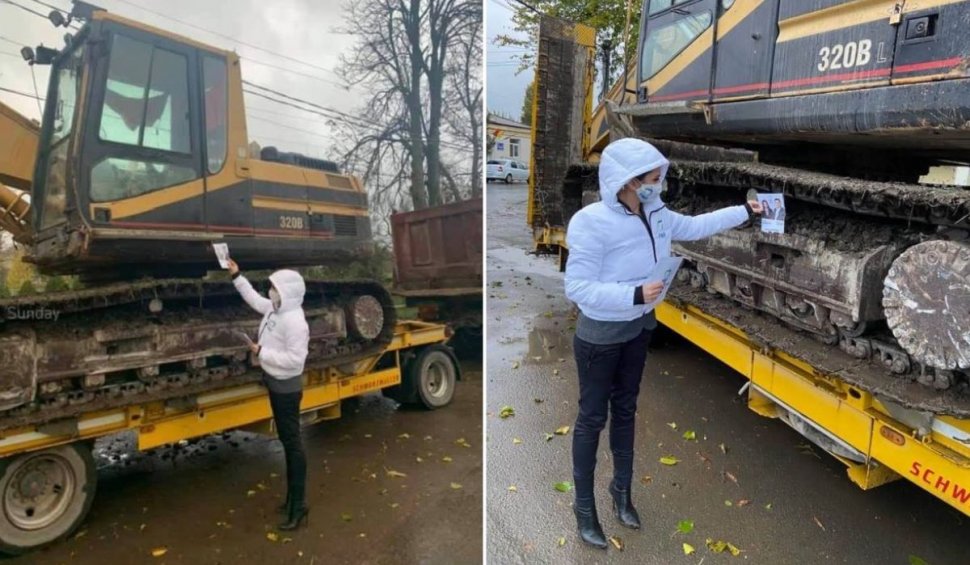 Elena Băsescu, fotografiată în timp ce împarte un pliant unui excavator din Constanţa