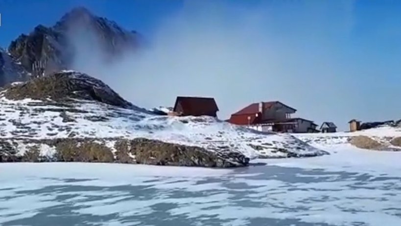 S-a aşternut primul strat de zăpadă la Bâlea Lac! Imagini cu piesajul de iarnă de la munte