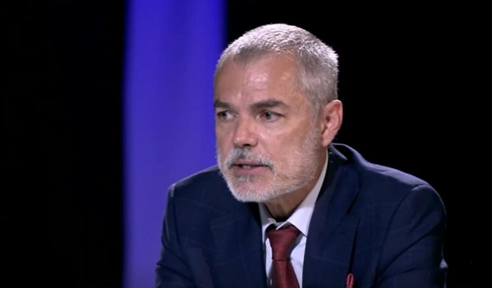 Dr. Mihai Craiu, sfat pentru părinţi: Când toate consulturile pentru febră și tuse, la un copil mic, se termină cu o reţetă de antibiotic e ceva greșit