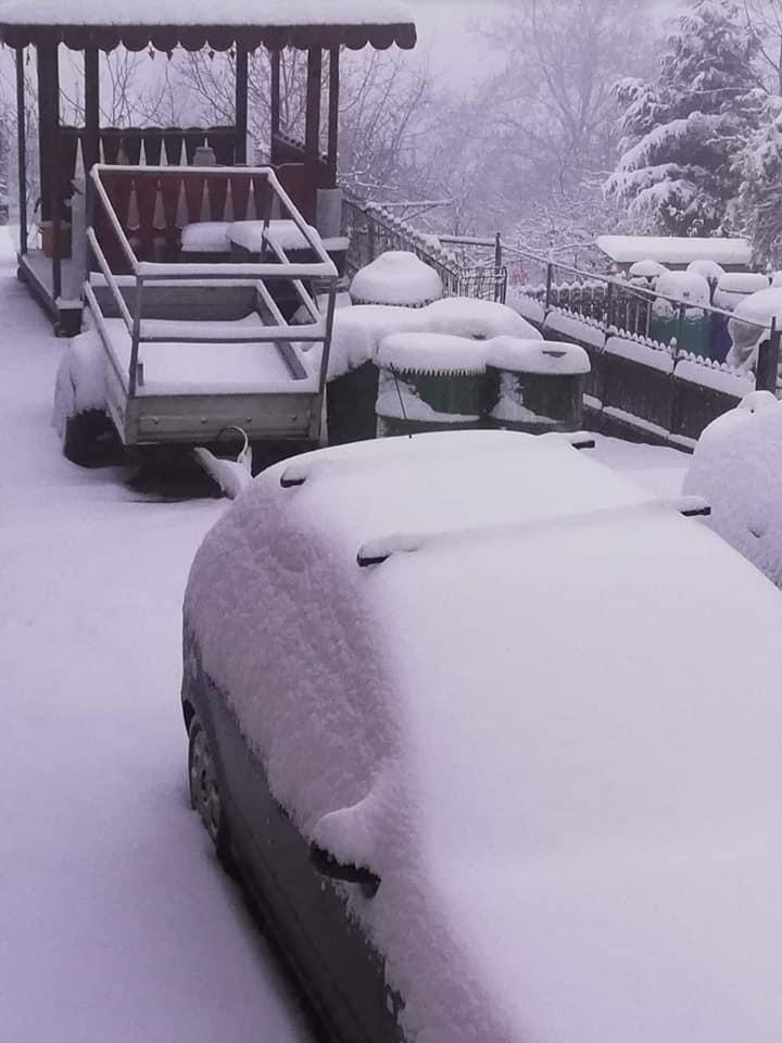 A nins ca-n poveşti în zona montană, în această noapte. Stratul de zăpadă de apropie de 10 centimetri (Galerie foto) 684747