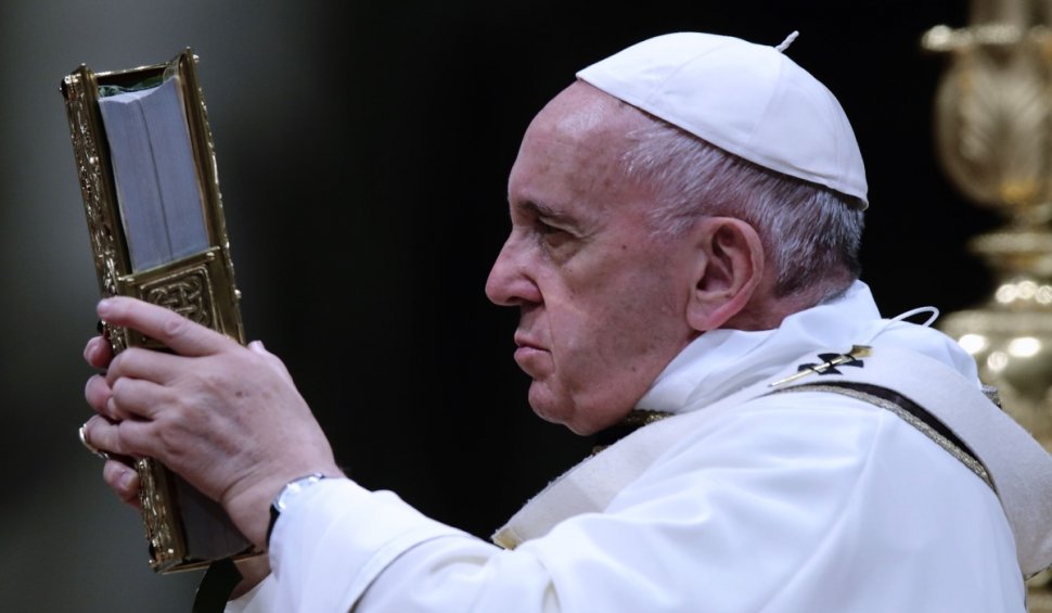 Rugăciunea "Tatăl Nostru" s-a modificat! Papa Francisc o va rosti cu versetul „nu ne duce în ispită” schimbat