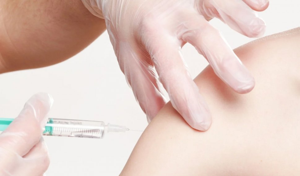 Primul set de vaccinuri anti-COVID va ajunge în România în 2021
