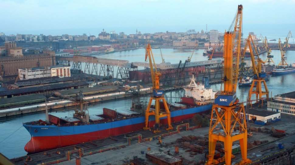 Accident în Portul Constanța! Un bărbat de 43 de ani a murit, după ce a căzut de la înălţime într-un siloz