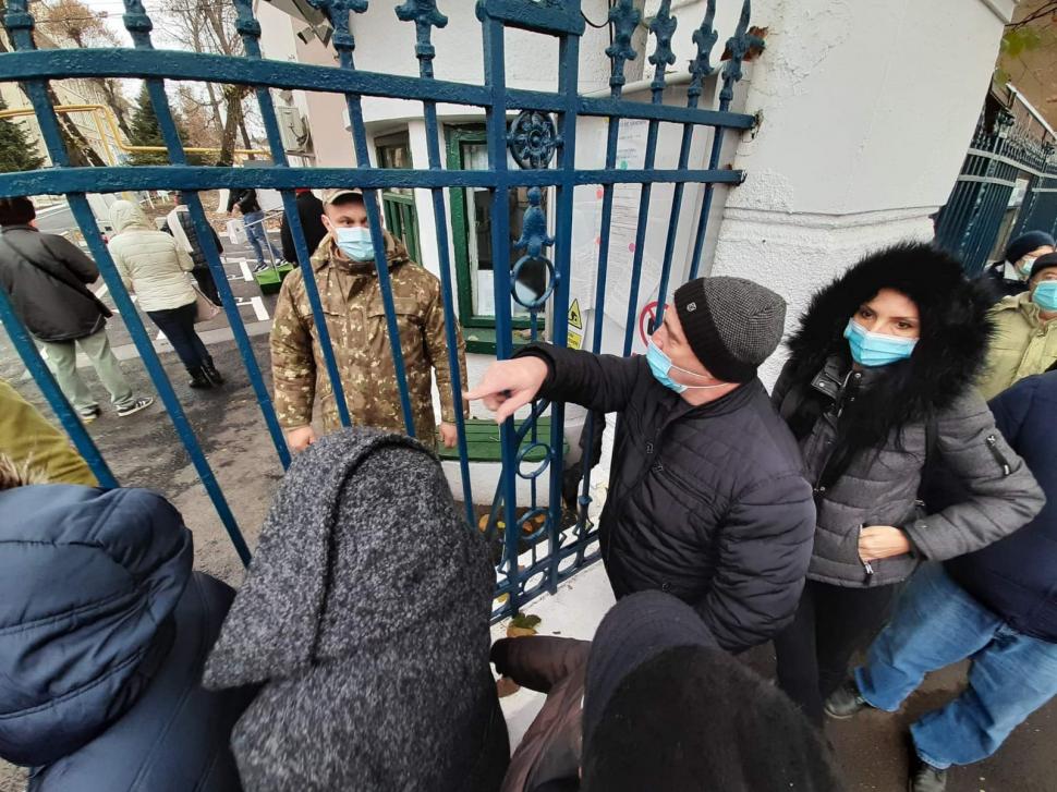 Coadă uriașă pentru urmașul polidinului! Oamenii s-au înghesuit de la 5 dimineața să cumpere medicamentul 685989
