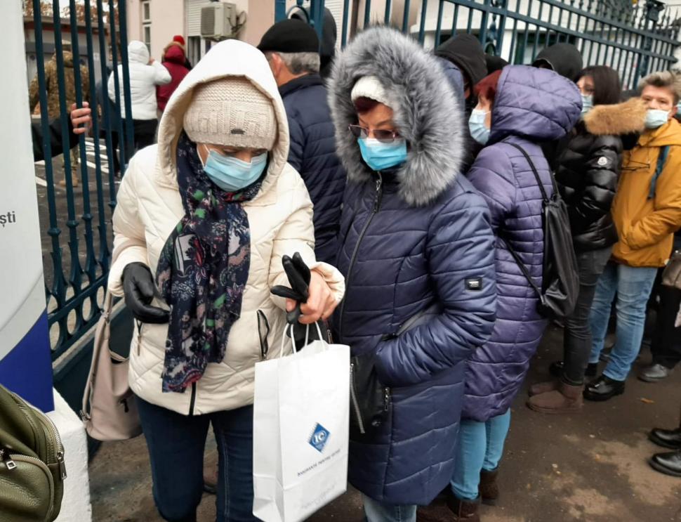 Coadă uriașă pentru urmașul polidinului! Oamenii s-au înghesuit de la 5 dimineața să cumpere medicamentul 685990