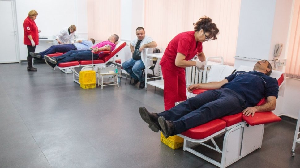 Un singur donator de sânge poate salva trei vieţi