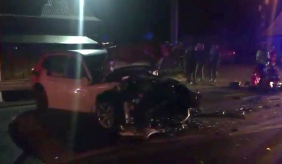 Doi oameni au murit pe loc într-un teribil accident frontal în Rădeşti, Argeş