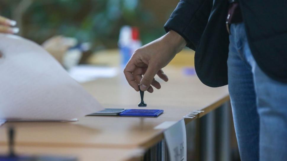 Incident alegeri parlamentare 2020. Un votant a înjurat şi bruscat membrii unei secţii de vot din Suceava