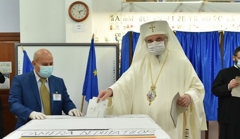 Patriarhul Daniel, cu mască de protecţie, a votat la alegerile parlamentare