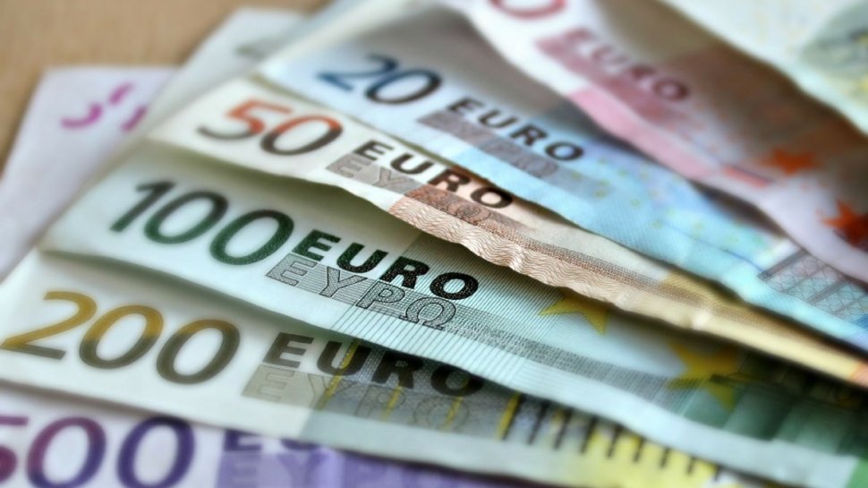 Atenție! Bancnote de euro false, puse în circulație în România
