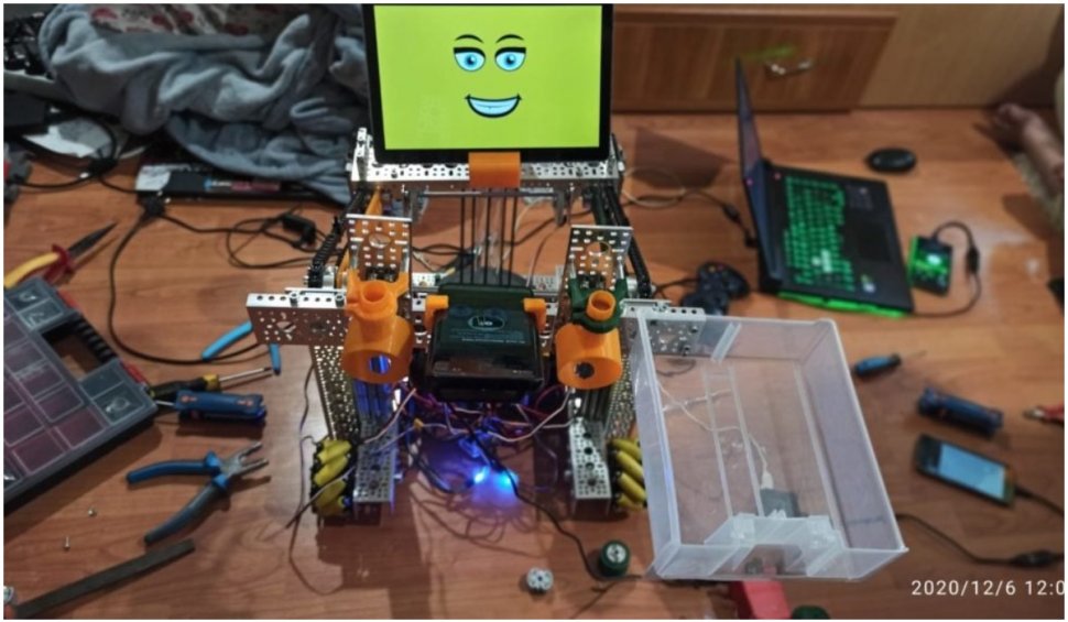 Cum arată robotul anti-COVID inventat de şase elevi din Craiova
