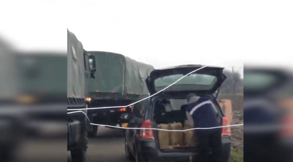 Ne facem de râs în NATO! Militari români, surprinşi când vindeau motorină din camioanele Armatei 