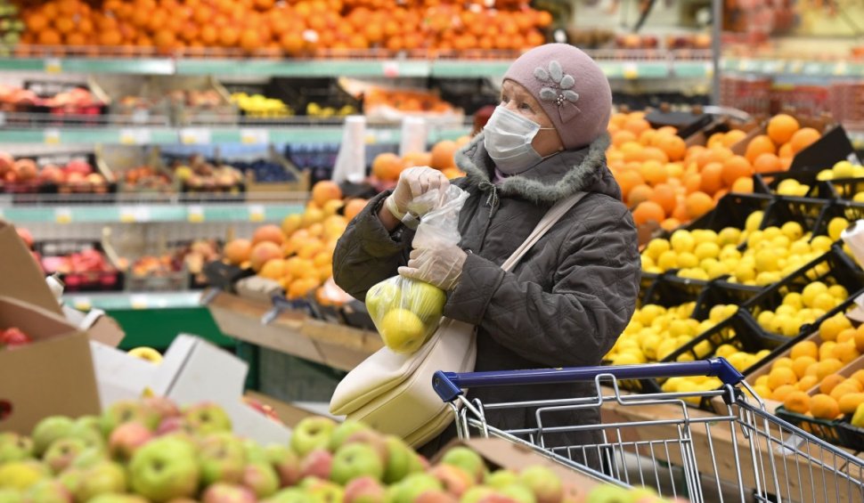 Supermarketurile îi cer lui Raed Arafat să permită prelungirea programului magazinelor cu o ora, de Sărbători