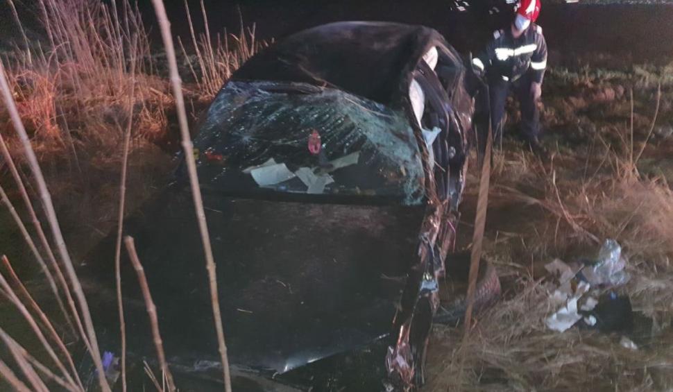 Accident grav în judeţul Olt. Cel puţin o persoană a murit după ce trei maşini au intrat în coliziune 688548
