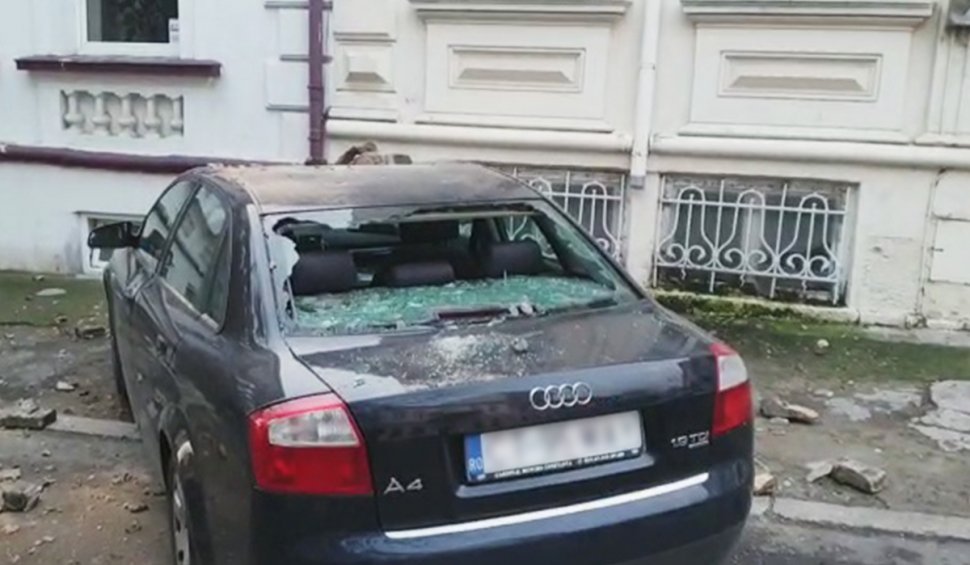 Un afacerist condamnat la 6 ani de închisoare a distrus cu cărămizile maşinile de pe o stradă din Constanţa