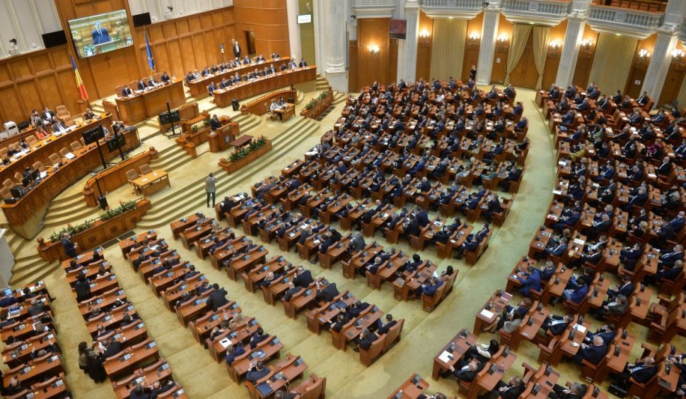 Primul proiect de lege depus în noul Parlament ţinteşte Curtea Constituţională a României