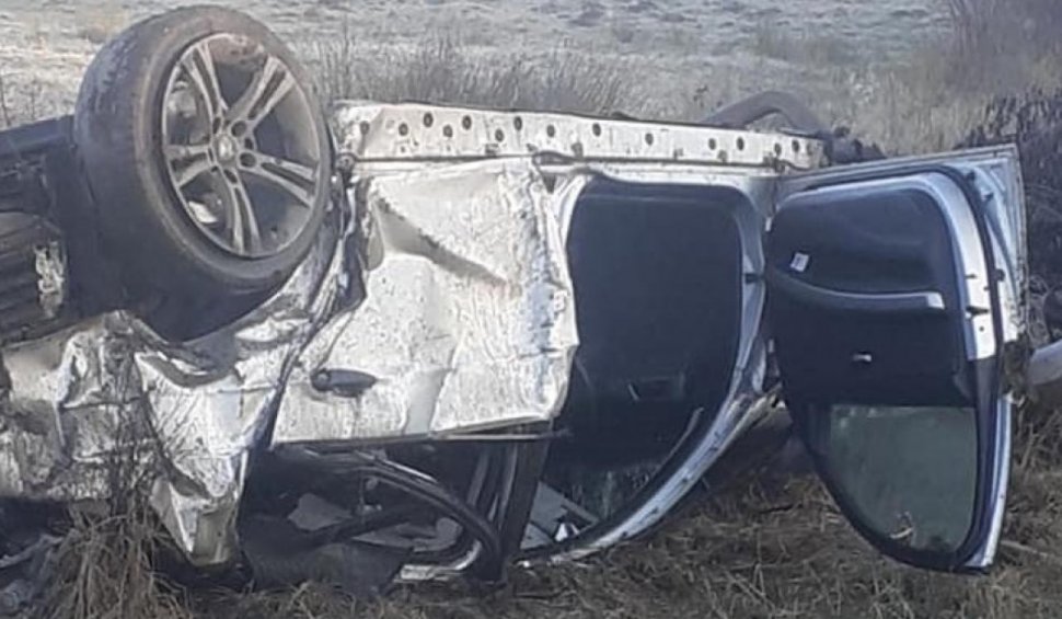 Un tânăr de 21 de ani a murit în Gorj după ce mașina în care se afla a intrat într-un stâlp de beton. Șoferul mașinii băuse!