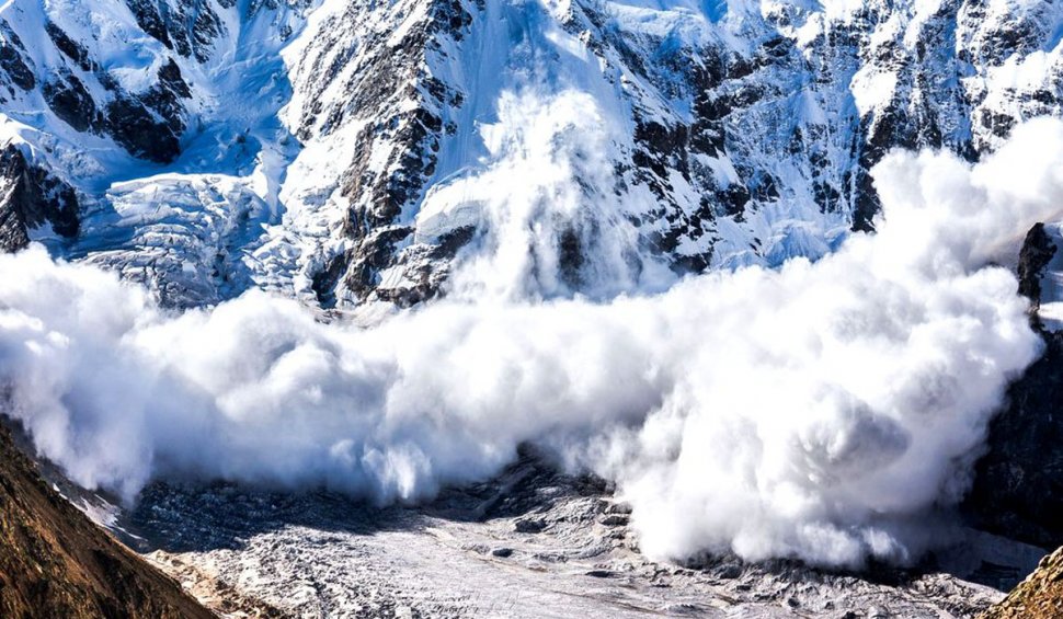 Alertă meteo: Risc de avalanșe în masivele Făgăraș și Bucegi